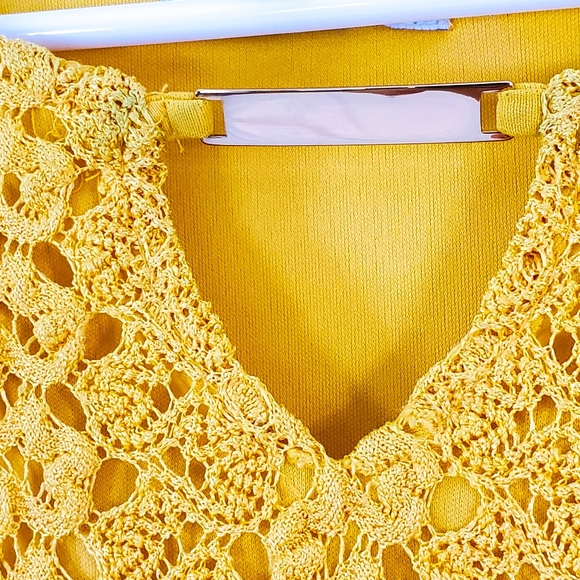 JM Collection Crochet-Lace Keyhole Yellow Top - Picture 4 of 5